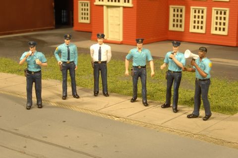 Bachmann Police Squad, 6 Figures. HO Scale
