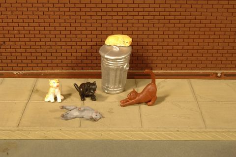 Bachmann Cats W/Garbage Can, 6 Figures.HO Scale