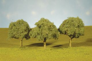 Bachmann 3"-3½" Oak Trees, 3/pack. HO Scale