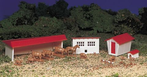 Bachmann Farm Building w/Animals, HO Scale