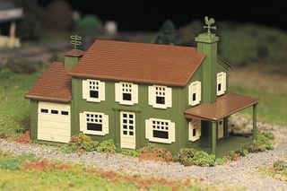 Bachmann Two Storey House w/Garage, O Scale