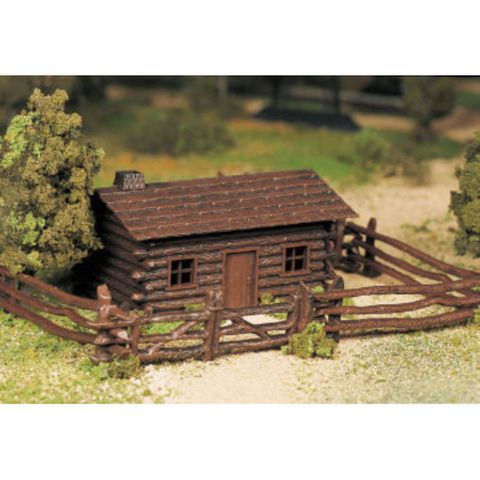 Bachmann Log Cabin w/Rustic Fence, O Scale