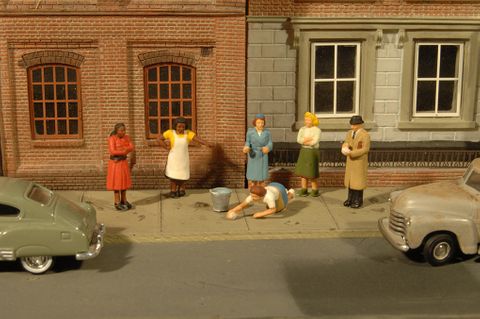 Bachmann Sidewalk People. 6 Figures. HOScale