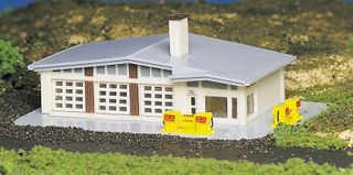 Bachmann Gas Station, N Scale