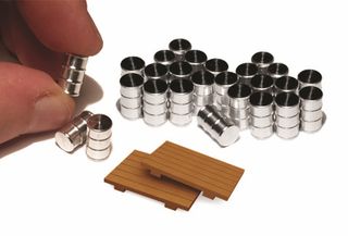 Bachmann Oil Drums, ( 24 ) & Pallets, (2 ), Assembly Req., HO Scale