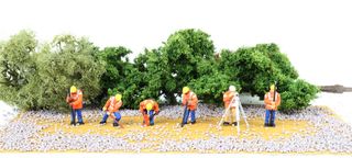 Bachmann Highway Maintenance Crew. 6 Figures. HO Scale