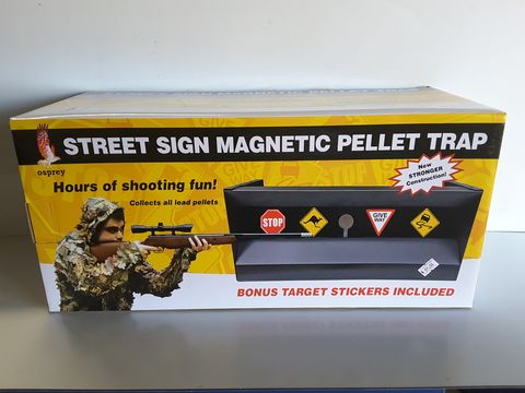 STREET SIGN MAGNETIC PELLET TRAP