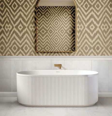 Attica Havana 1500 Gloss White Fluted Bath with Overflow