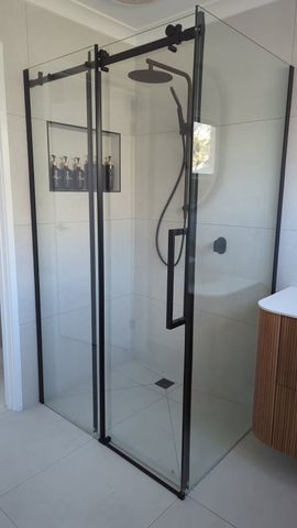 Gladstone Sliding Shower Screen Matte Black