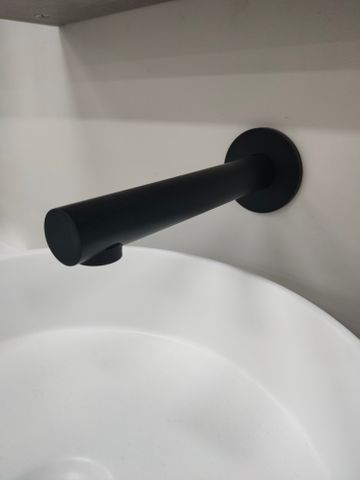 Star Black Straight Bath Spout