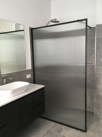 Mofo 800mm x 2000mm Fluted Glass Shower Screen with Matte Black Frame