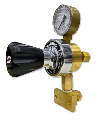 High Flow 1/2" OXY Pipeline Regulator w Wall Mount