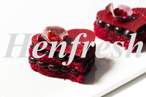 Detoni Valentine's Raspberry Pecan Brownie 6