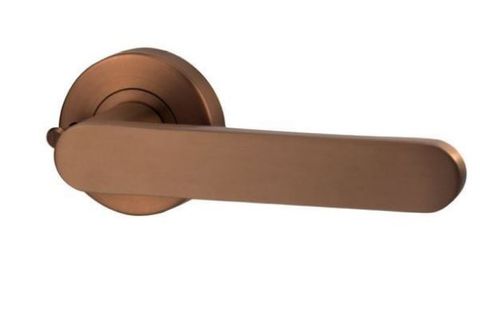 LOCKWOOD VIVID LEVER V3 PRIVACY SET WITH LATCH