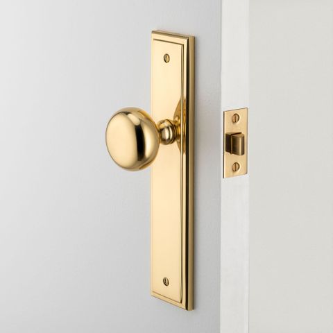 Iver Cambridge Knob Stepped Plate Furniture Kit No Latch
