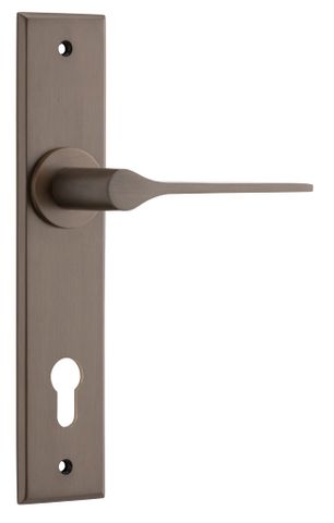 Iver Como Lever Chamfered Euro Plate Furniture Kit
