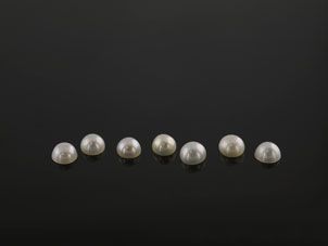Freshwater Half Seed Pearls 2.25-2.5mm (C)