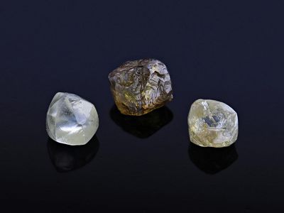 Diamond crystals 2.5-3mm +/- set of 3 (N)