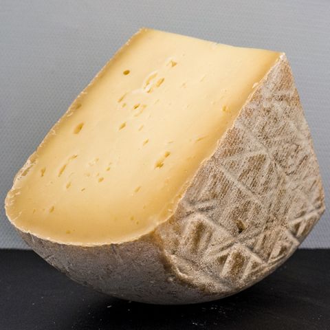 Pyrenees Bethmale Vache 3.7kg