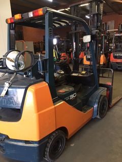 Toyota 328FGK30 Forklift, 4000mm 2 Stage, LPG, Side Shift, Solid Tyres Low Hours