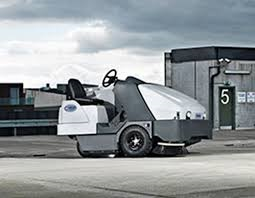 Nilfisk SW8000 Ride On Sweeper - LPG *#