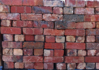 SECONDHAND RED BLUE BRICKS BO