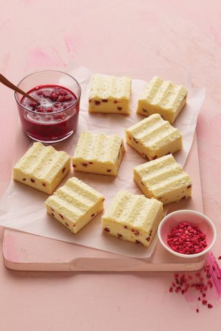 White Choc & Raspberry Tray Sara Lee 2kg