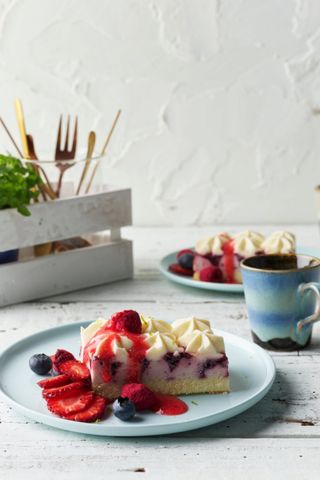 Mixed Berry Cheesecake Tray 1.35kg SaraL