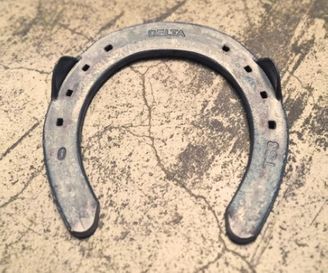 Steel horseshoe with Side-clips