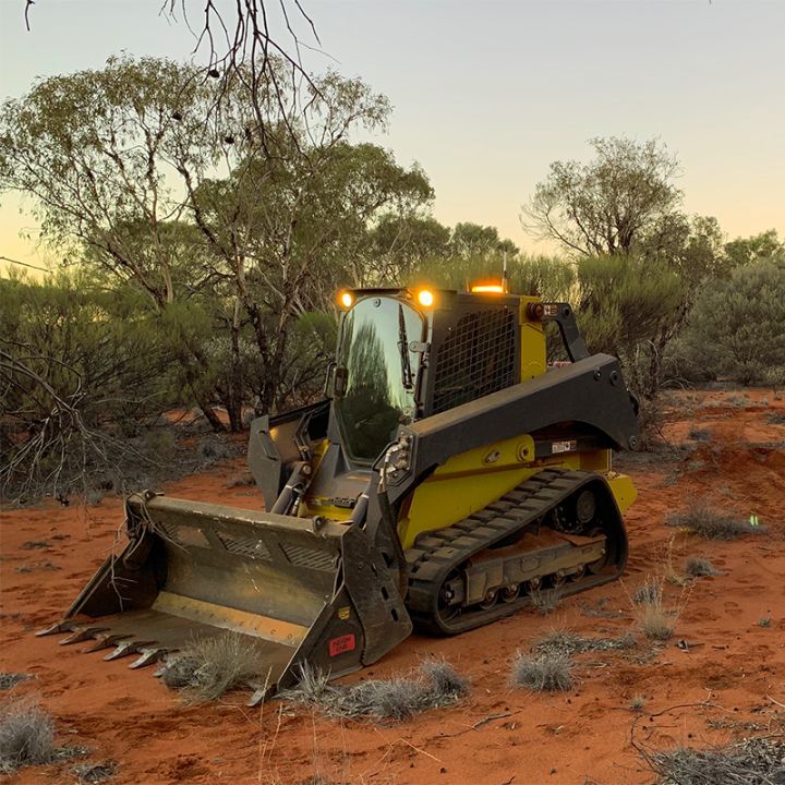 <h2>4-in-1 Bucket Range</h2>                                     <p>CUSTOMISABLE TO SUIT YOUR</p><p>SPECIFIC NEEDS</p><button><b>EXPLORE NOW</b></button>