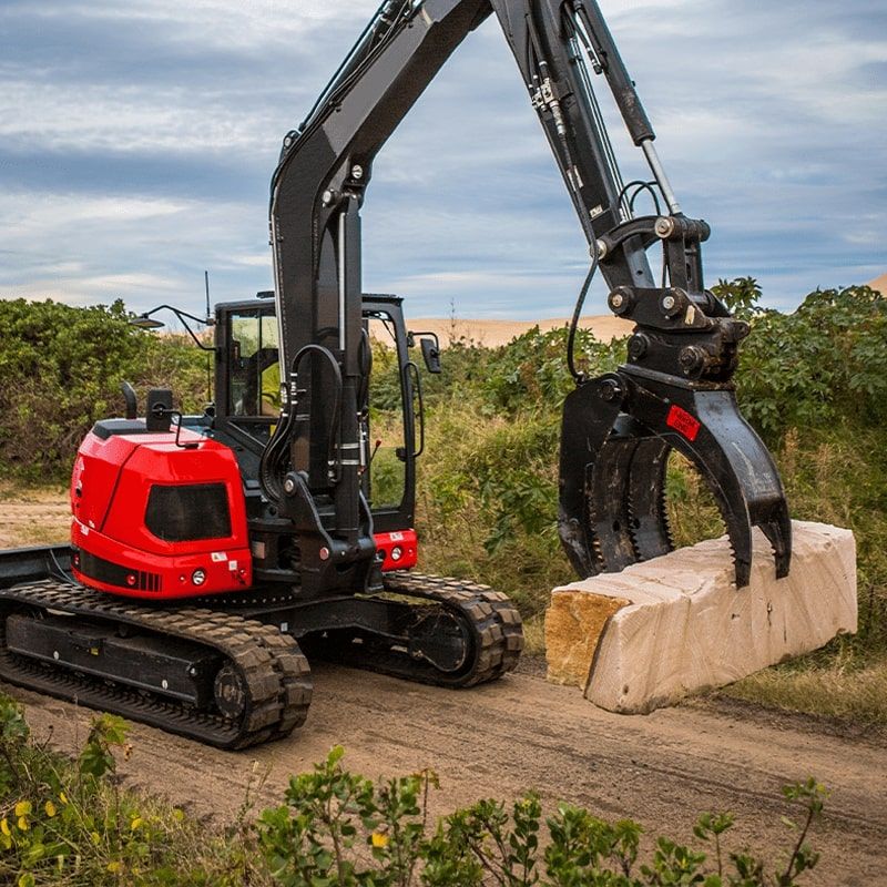 <h2>HYDRAULIC ROCK GRAB</h2>                                     <p>MOVING THE EARTH FOR YOU</p><button><b>EXPLORE NOW</b></button>