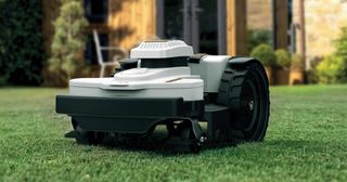 ROBOT MOWER ZCS SILVERLINE MOWER *** DEMO ***