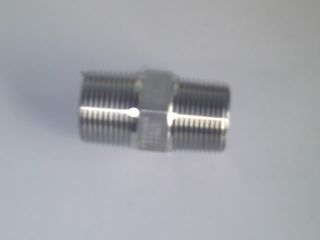 Npt/bsp Cross Over Nipple (1/2inch) S/s