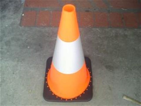 Road Cone (witches Hat) 700mm - Reflectv