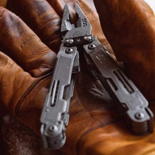 Knives Multitools & Sharpeners