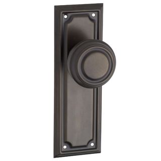 KNOB ON PLATE ANTIQUE BRASS