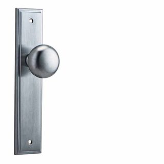 IVER CAMBRIDGE KNOB ON PLATE HANDLES