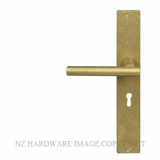 WINDSOR 8205L RLB CHARLESTON SQUARE LONGPLATE STD KEYHOLE RUMBLED BRASS