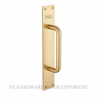 DW 1429 PB GRIP HANDLE PLATE ENGRAVED (PULL) SATIN BRASS