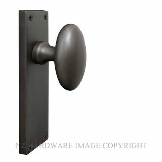 WINDSOR 5127 DRB KNOB OVAL PLATE PASSAGE SET DARK ROMAN BRASS