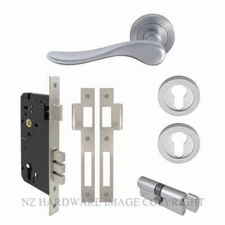 WINDSOR 8243 SC HAVEN 52MM ENTRANCE LOCKSET ROUND ROSE SATIN CHROME