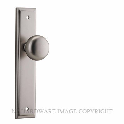 IVER 14840 CAMBRIDGE KNOB ON STEPPED PLATE SATIN NICKEL