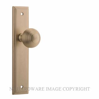 IVER 15342 GUILDFORD KNOB ON STEPPED PLATE BRUSHED BRASS