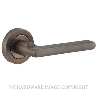 IVER 9211 BALTIMORE LEVER ON ROSE SIGNATURE BRASS