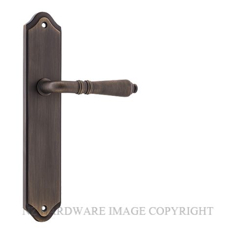 IVER 10712 SARLAT SHOULDERED PLATE SIGNATURE BRASS