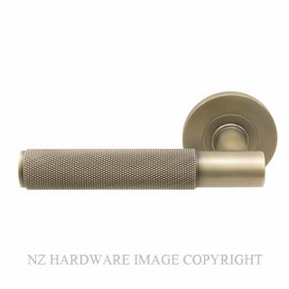 WINDSOR 8432 RB NIDO VERGE DIAMOND KNURL PASSAGE SET ROMAN BRASS