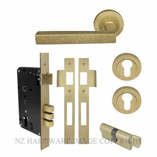 WINDSOR 8229 RLB FEDERAL 52MM E85 ROSE HANDLE LOCKSET RUMBLED BRASS