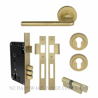 WINDSOR 8219 RLB CHALET 52MM ROUND ROSE E85 LOCKSET RUMBLED BRASS