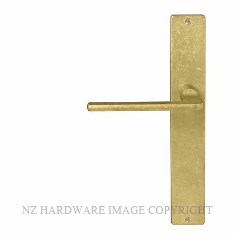 WINDSOR 8215 - 8300 RLB CHALET LEVER ON PLATE RUMBLED BRASS