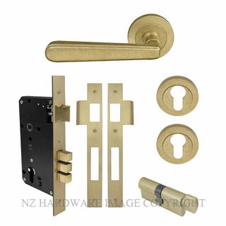 WINDSOR 8239 RLB VILLA 52MM ROUND ROSE E85 EURO LOCKSET RUMBLED BRASS